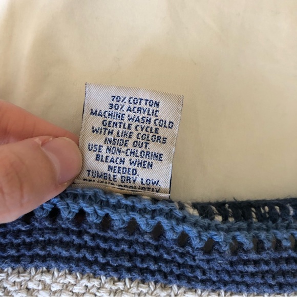 SOLD High Sierra knitted/crocheted sweater top - Picture 6 of 8